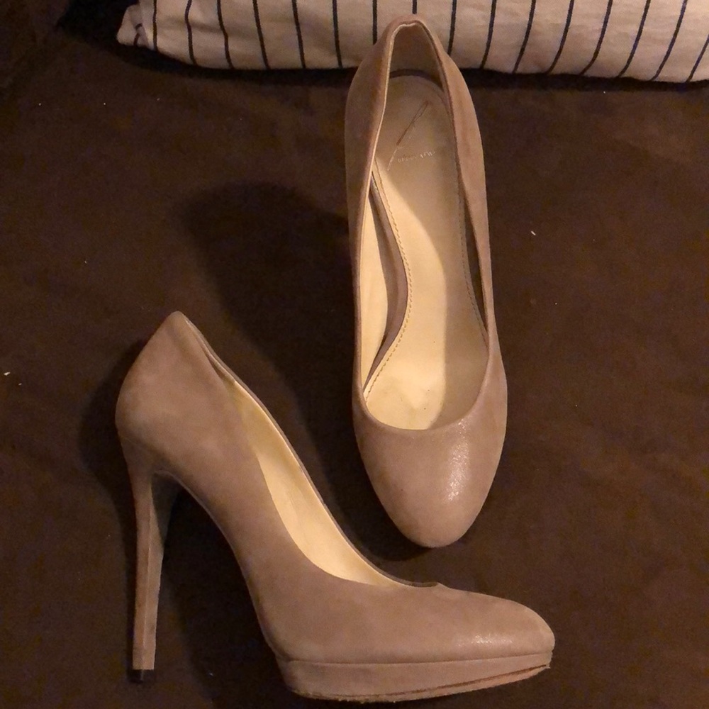 B Brian Atwood 5” Beige Pumps Size 8.5